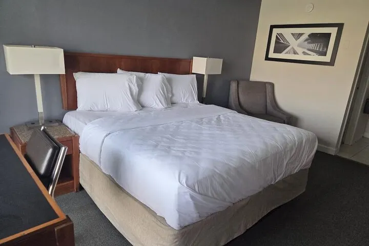 Room 5 of 9