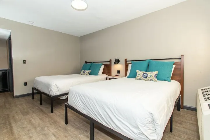 Room 4 of 18
