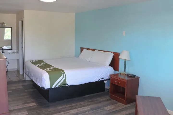 Room 5 of 18