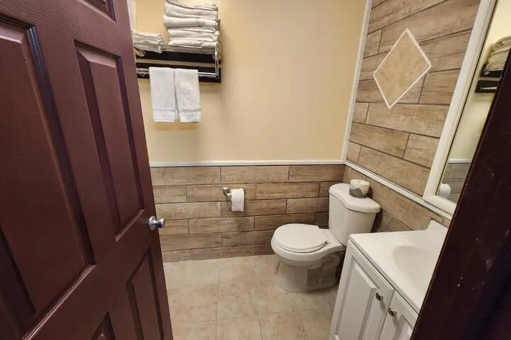 Room 2 of 6