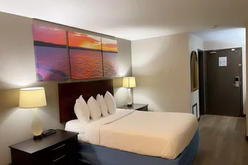 Days Inn & Suites by Wyndham Stevens Point