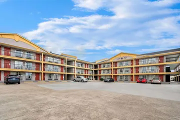Super 8 by Wyndham Metairie