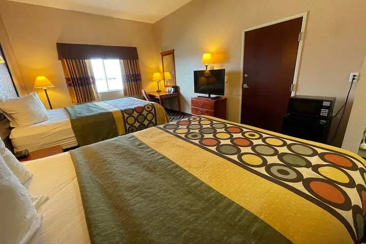 Room 4 of 27