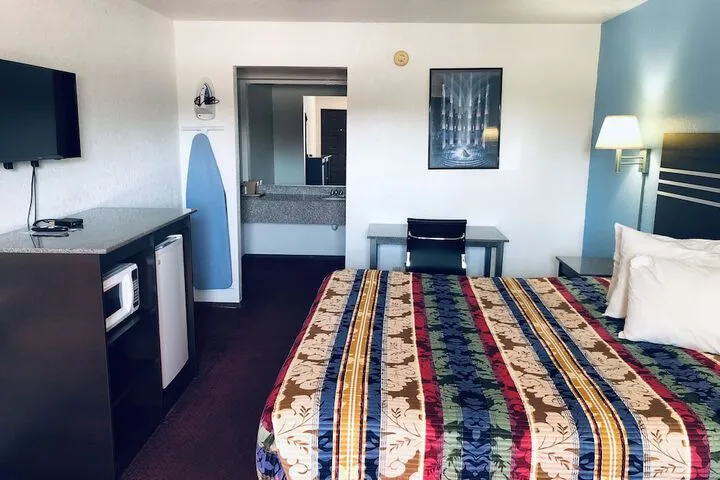 Room 5 of 32