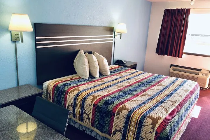 Room 4 of 32