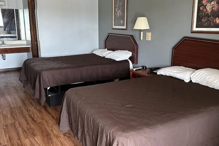 Room 2 of 3