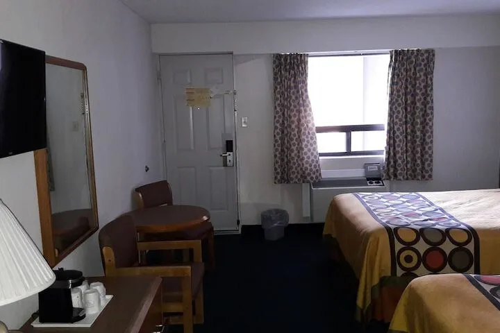 Room 4 of 30