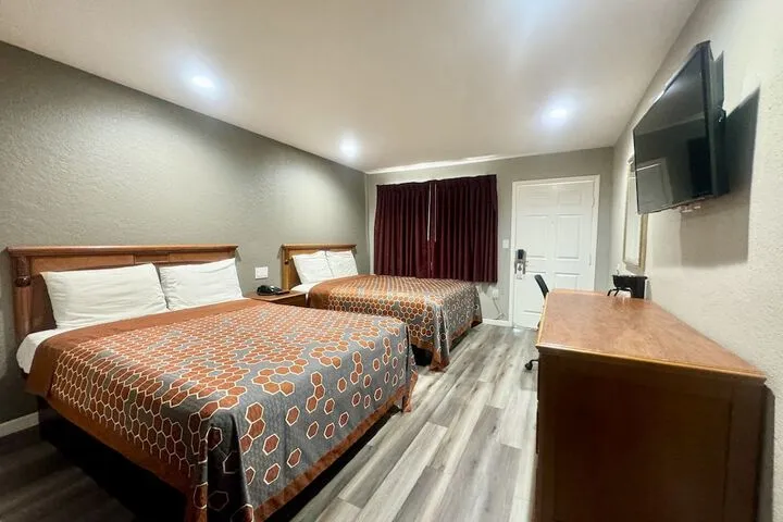Room 5 of 16