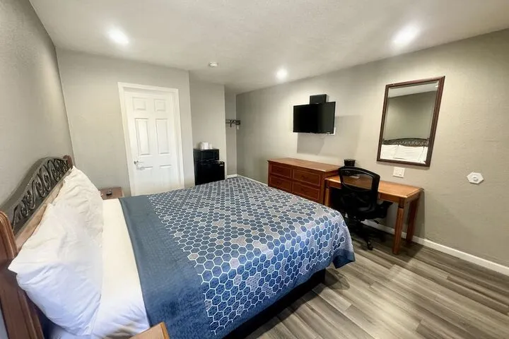 Room 3 of 16