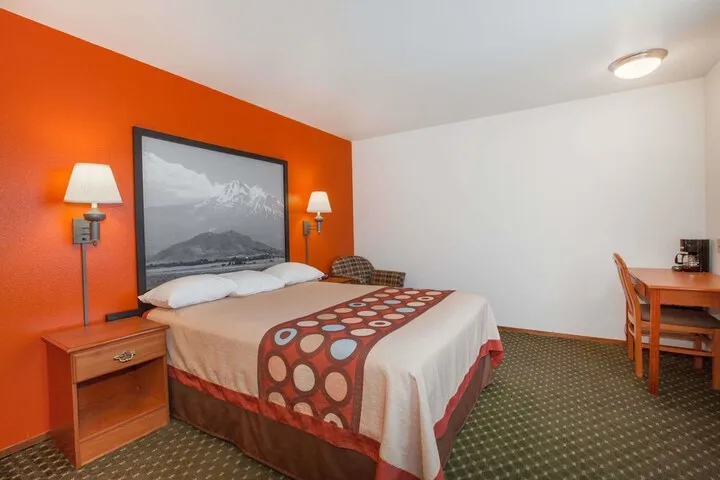 Room 4 of 12