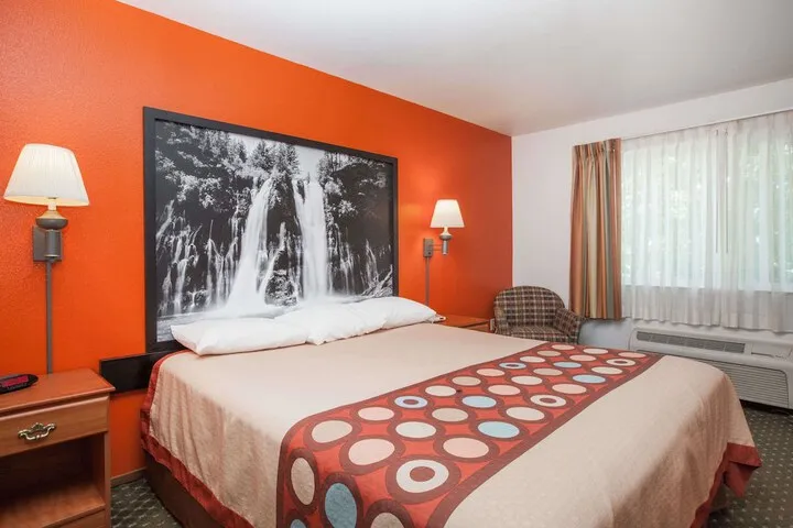 Room 5 of 12