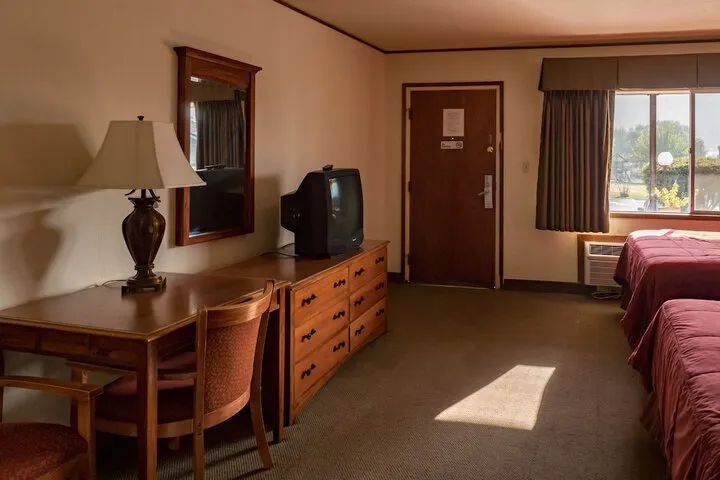 Room 3 of 43
