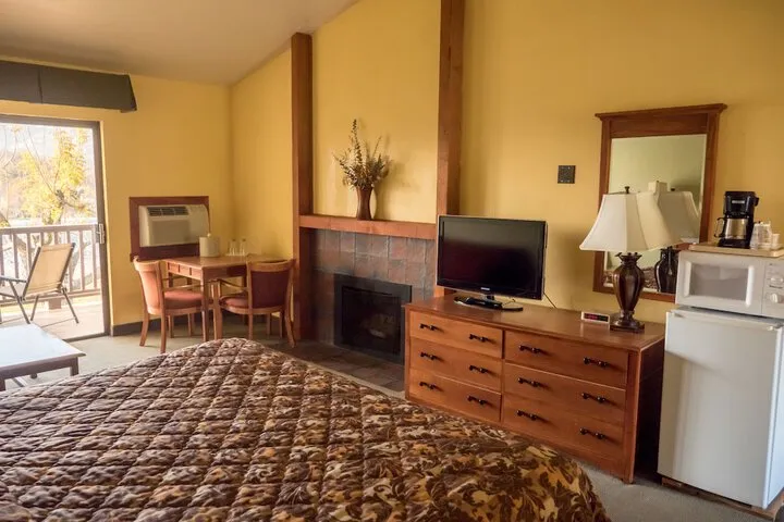 Room 4 of 43
