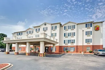 Super 8 by Wyndham Louisville / Expo Center