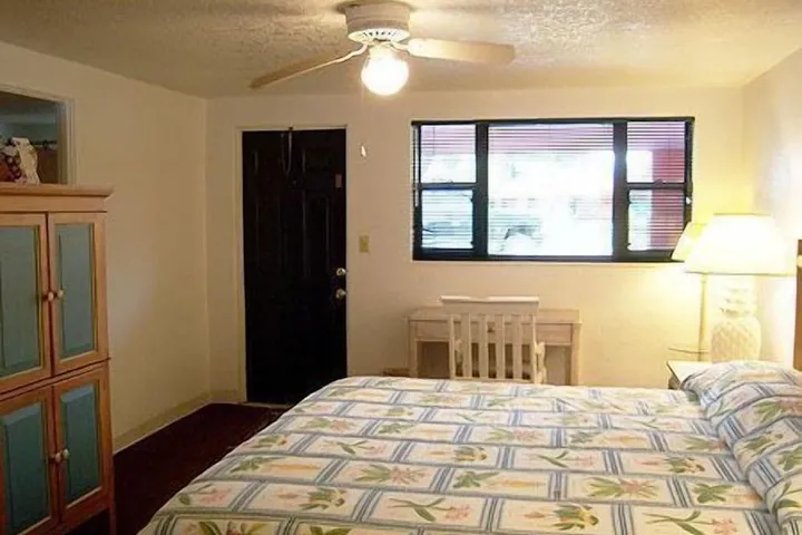 Room 3 of 40