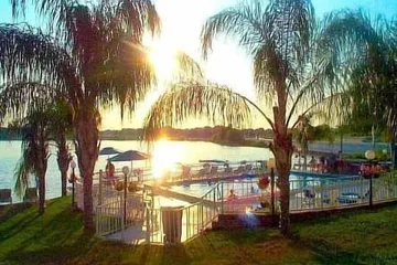 Lake Roy Beach Inn