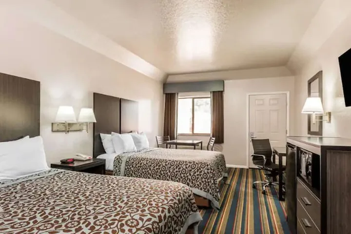 Room 4 of 16
