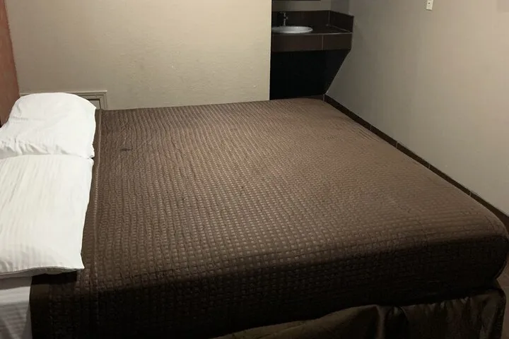 Room 3 of 16