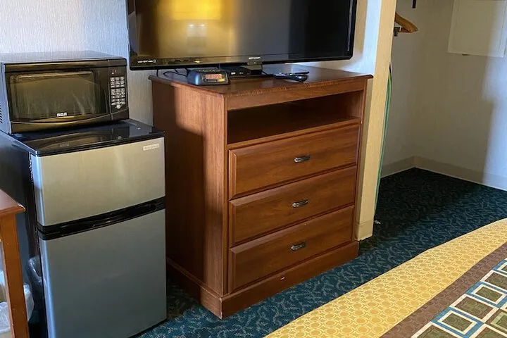 Room 5 of 16