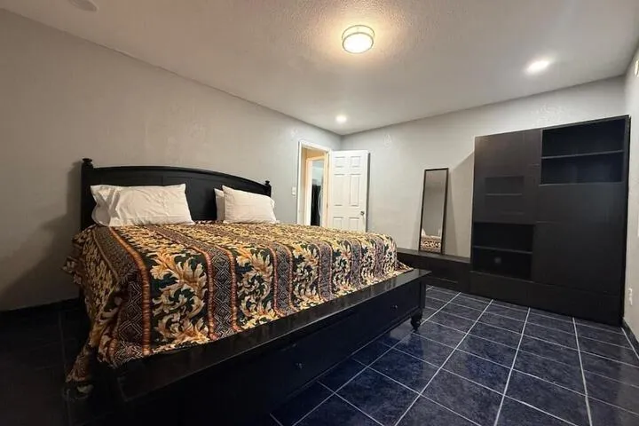 Room 5 of 23