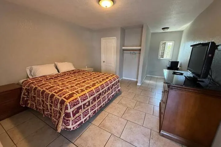 Room 4 of 23