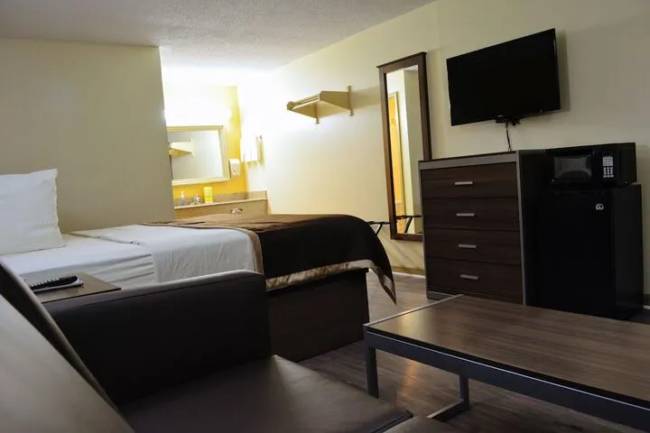 Room 4 of 49