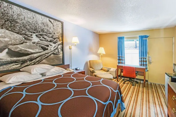 Room 5 of 11