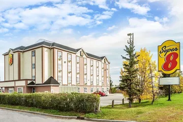Super 8 by Wyndham Calgary / Airport