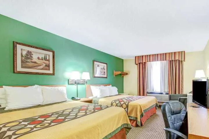 Room 4 of 16