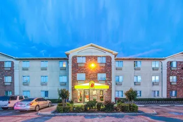 Super 8 by Wyndham McKinney / Plano Area