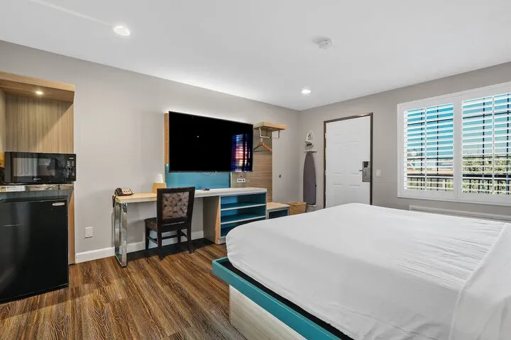 Room 3 of 34