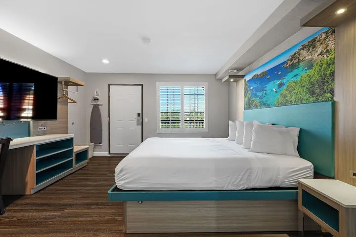 Room 4 of 34