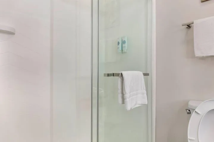 Room 4 of 40