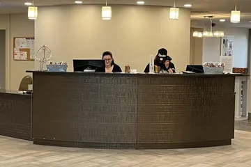 Orangewood Inn & Suites Kansas City Airport