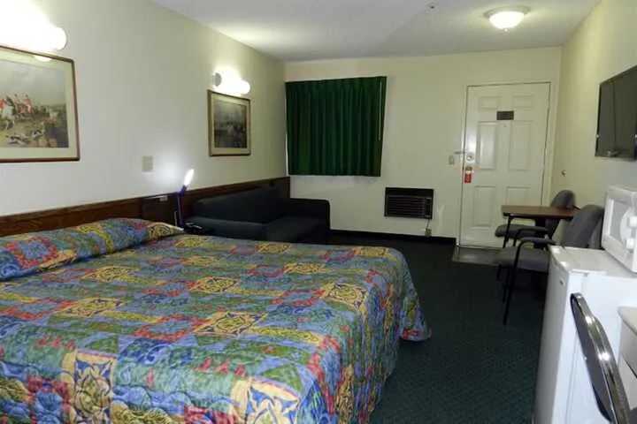 Room 3 of 34
