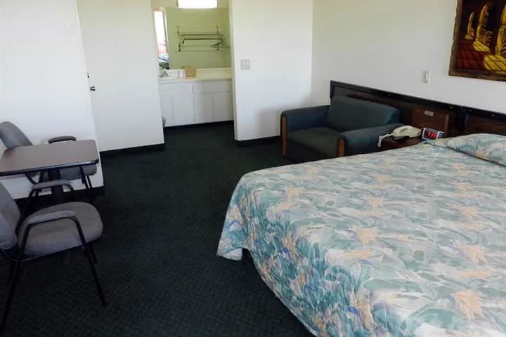 Room 4 of 34