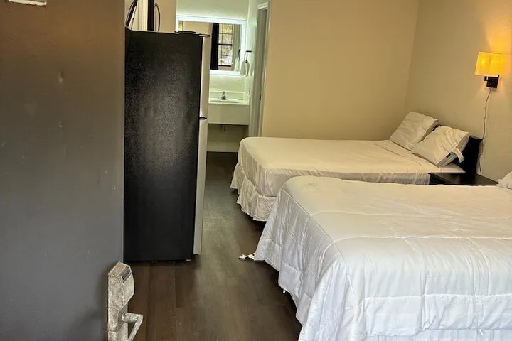 Room 4 of 14