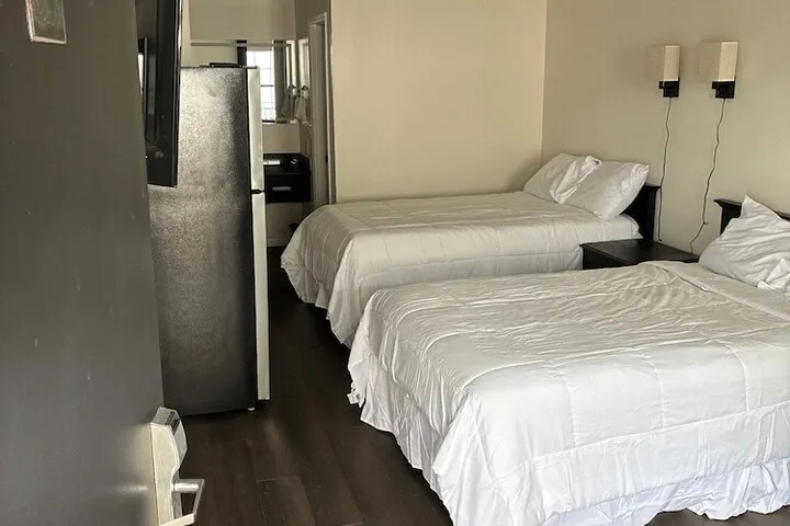 Room 5 of 14