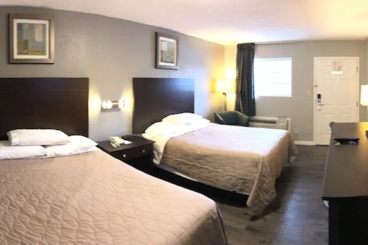 Room 4 of 40