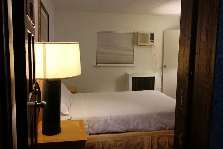 Room 2 of 35