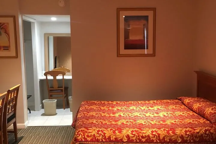 Room 3 of 22
