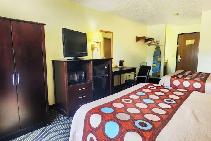 Room 4 of 19