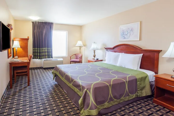 Room 4 of 24