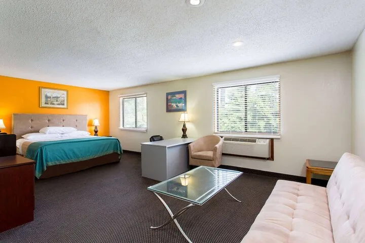 Room 5 of 12