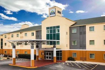 Days Inn & Suites by Wyndham Augusta Near Fort Eisenhower