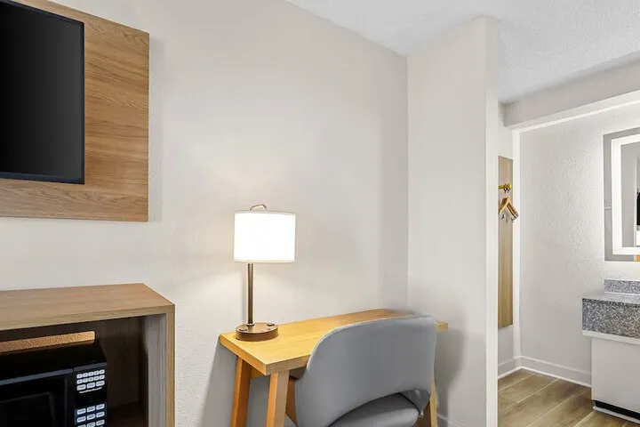 Room 5 of 35