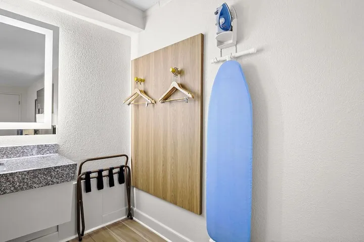 Room 4 of 35