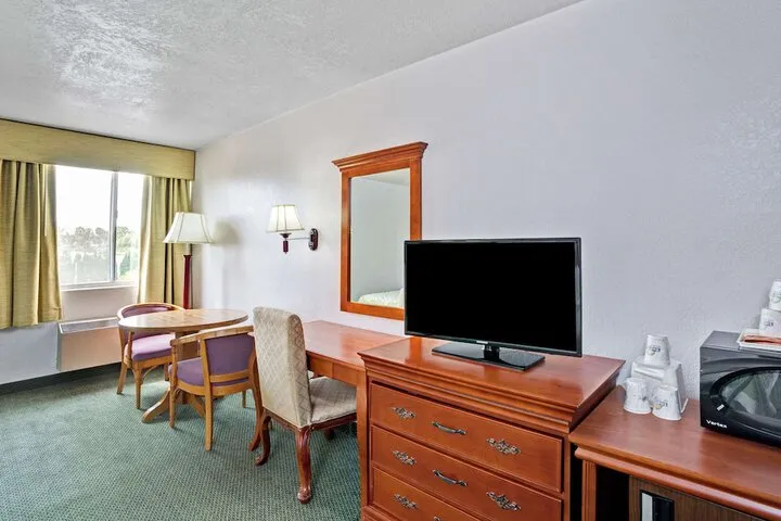 Room 3 of 16