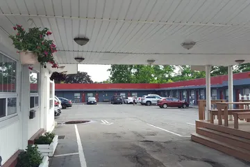 Niagara Inn & Suites