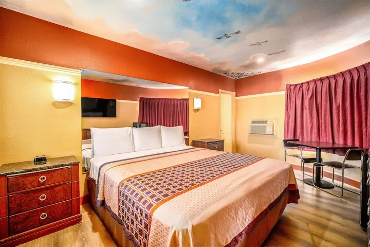Room 4 of 22
